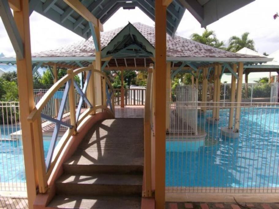 Appartement Ker-Eol Residence Canouan Sainte-Anne Avec Piscine Bagian luar foto