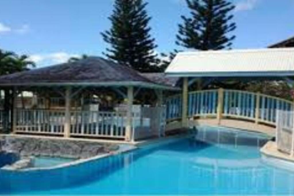 Appartement Ker-Eol Residence Canouan Sainte-Anne Avec Piscine Bagian luar foto